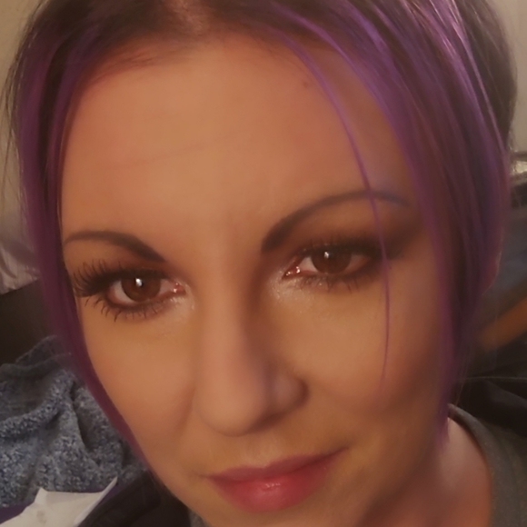 Meet your Posher, Lindsay. - Picture 2 of 16